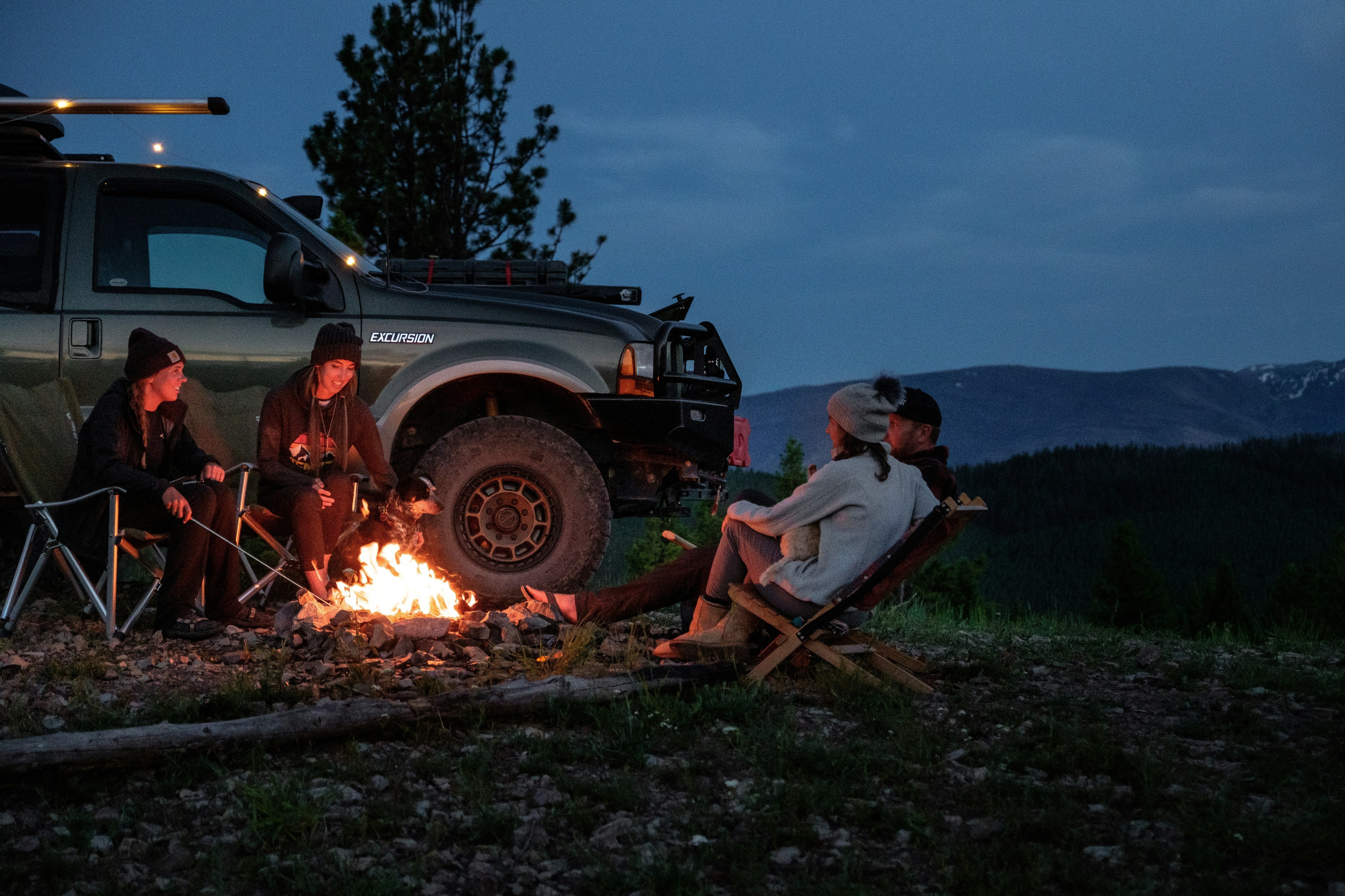 Campfire vs. Camping Lights: Which Should You Choose for Your Next Adventure?