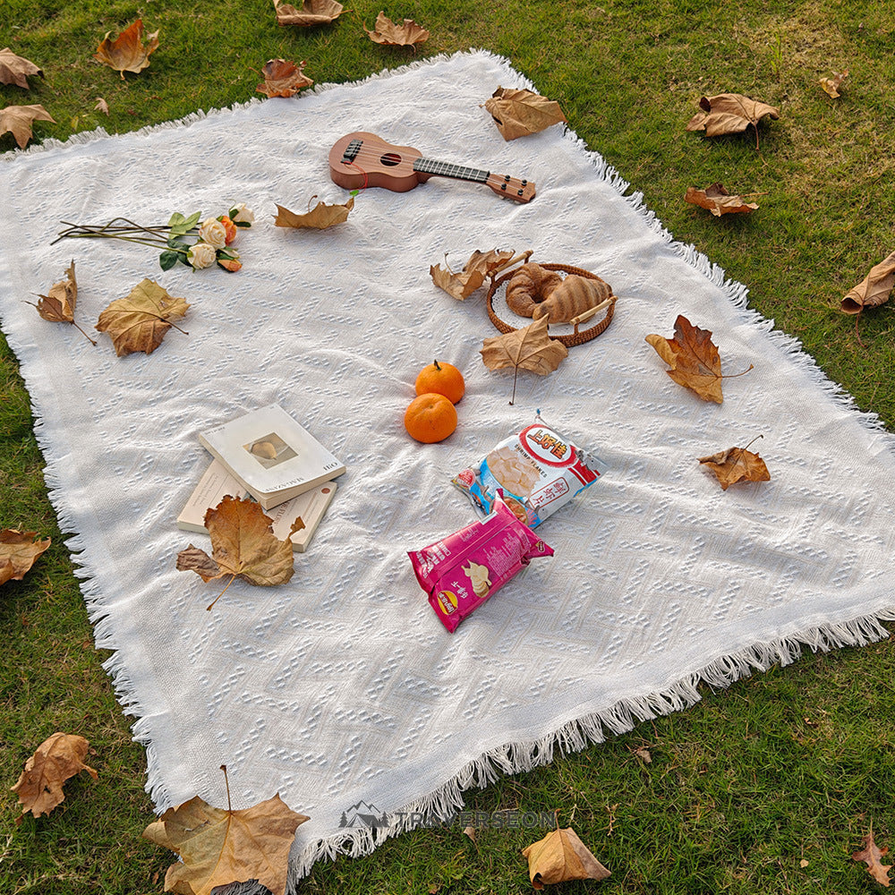 3-Season Woven Picnic Blanket – 9 Sizes for Indoor-Outdoor Use | Traverseon