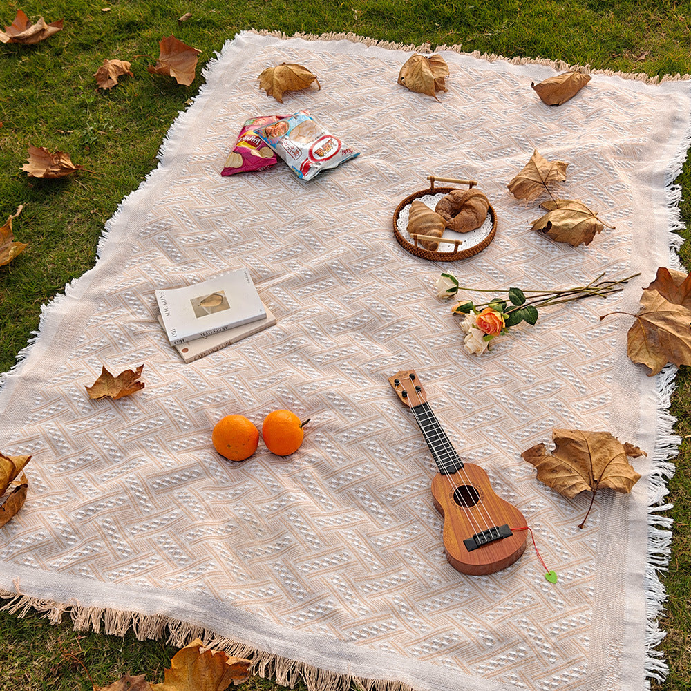 3-Season Woven Picnic Blanket – 9 Sizes for Indoor-Outdoor Use | Traverseon
