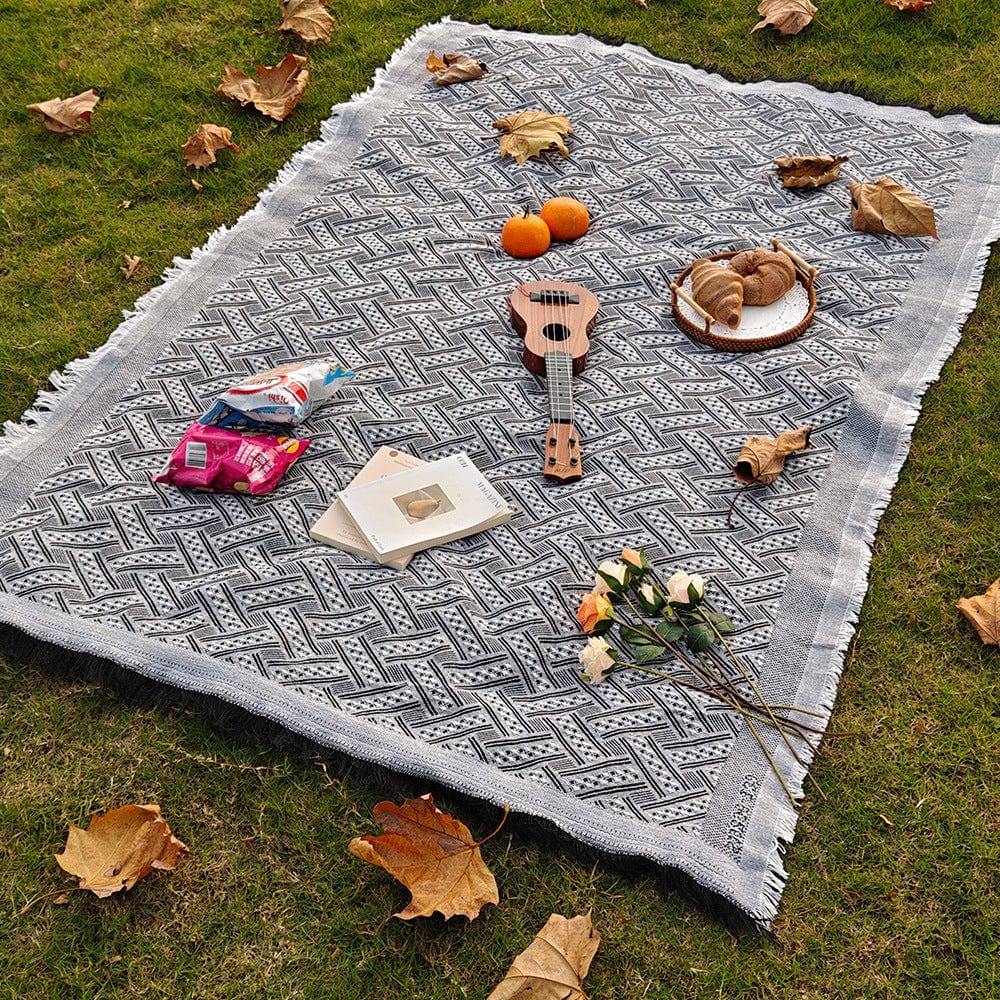 3-Season Woven Picnic Blanket – 9 Sizes for Indoor-Outdoor Use | Traverseon