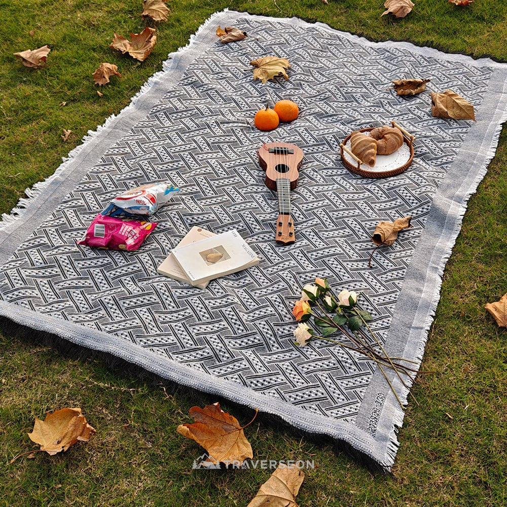 3-Season Woven Picnic Blanket – 9 Sizes for Indoor-Outdoor Use | Traverseon