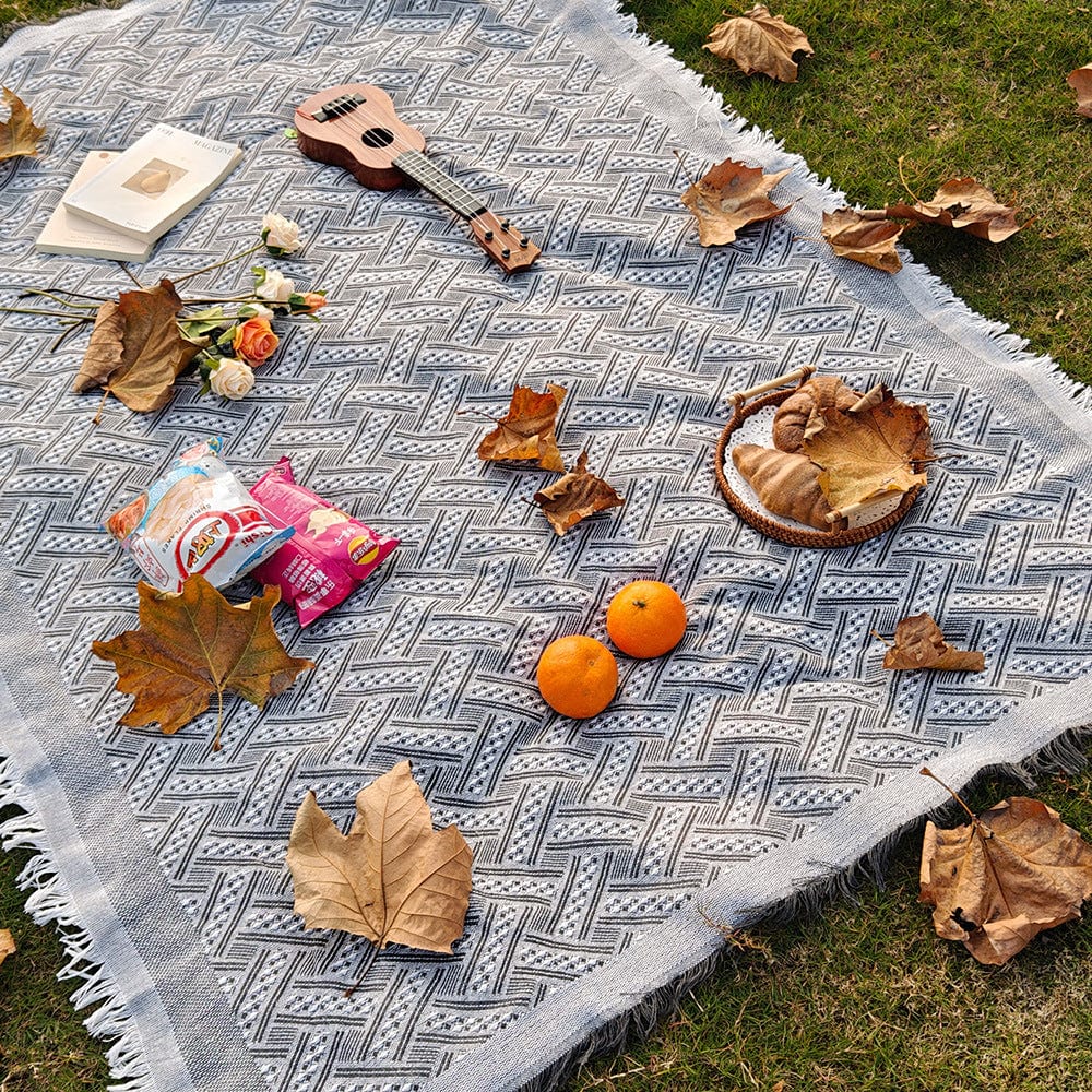 3-Season Woven Picnic Blanket – 9 Sizes for Indoor-Outdoor Use | Traverseon