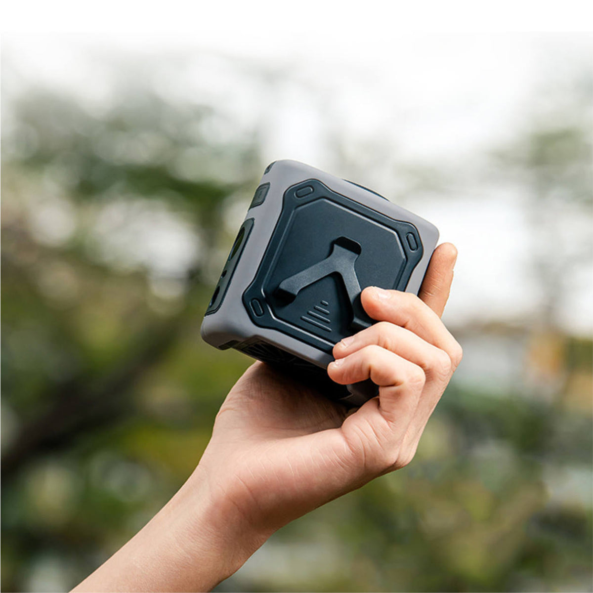 Wearable Waist Cooling Fan – Semiconductor Portable Clip Fan | Traverseon